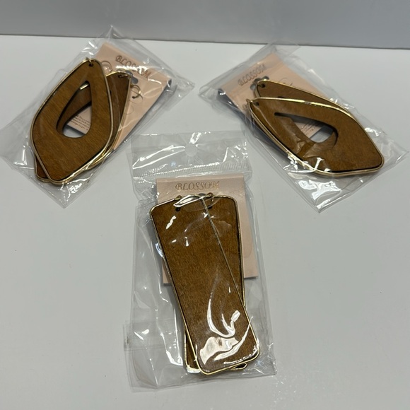 Blossom (Set of 3) Light Brown Earrings Gold trim & New in Package - Picture 14 of 17